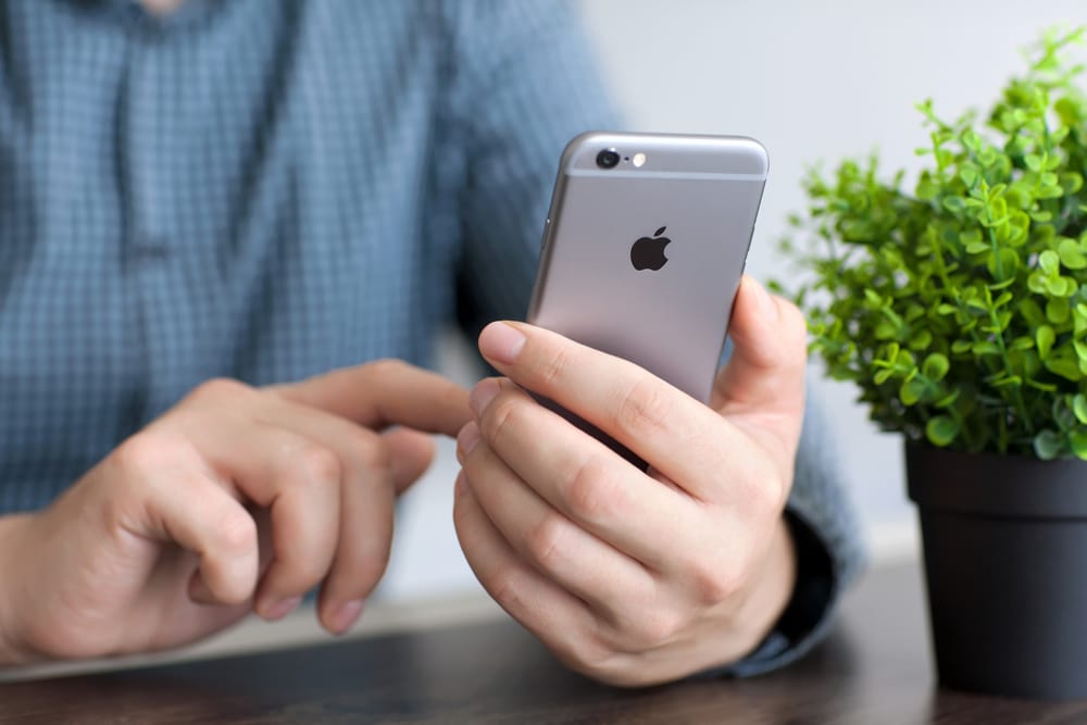 Iphone,apple,novos preços, 2016, usando iphone, holding iphone